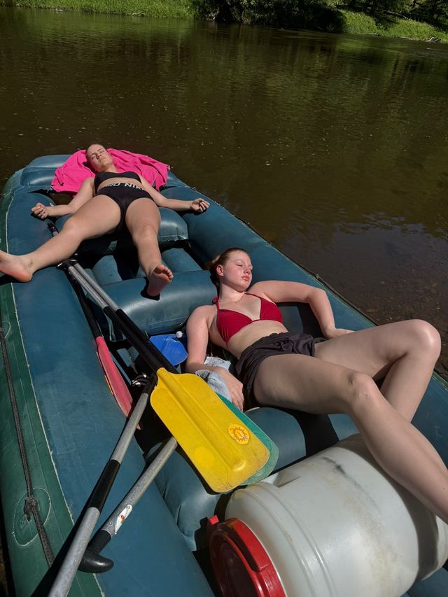 Vodácký výlet dívek, fotka 4